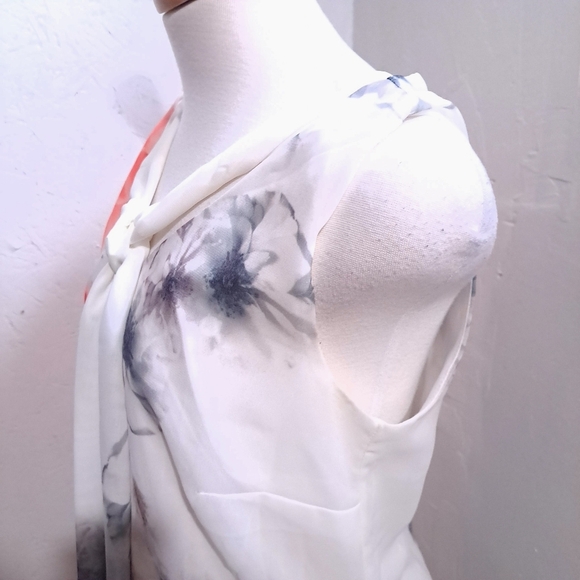 Cleo | Women's Sleeveless Top - Red and White Floral with tie - Picture 4 of 9